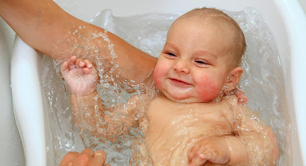 How to bathing your baby safely (all precautions)